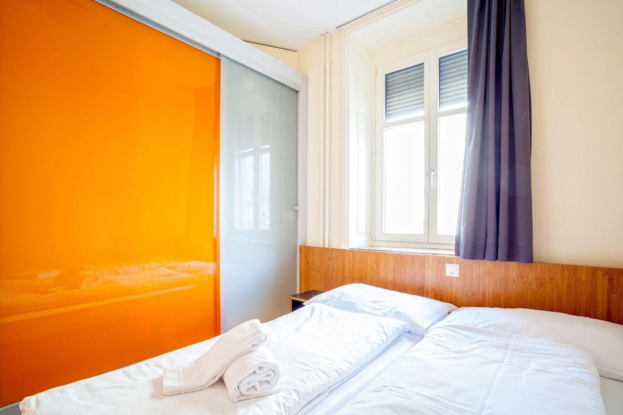 Easyhotel Basel City - Contactless Self Check-In Exterior foto
